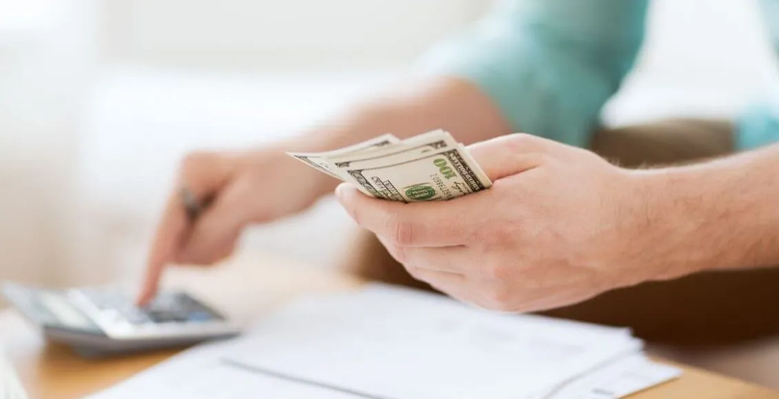 هل يمكن فتح حساب بنكي في الإمارات بدون إقامة؟