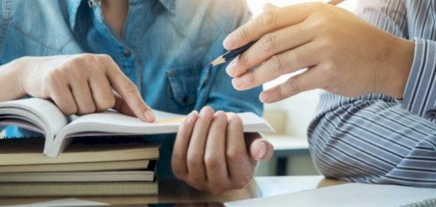 ما هو تلخيص كتاب علم اللغة التطبيقي وتعليم العربية