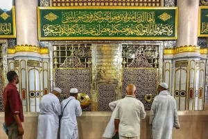 ما يقال عند زيارة قبر الرسول وأجمل الأدعية : آداب زيارة قبر الرسول